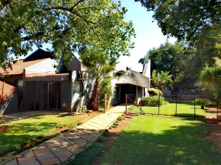 Commercial Property for Sale in Kroondal North West